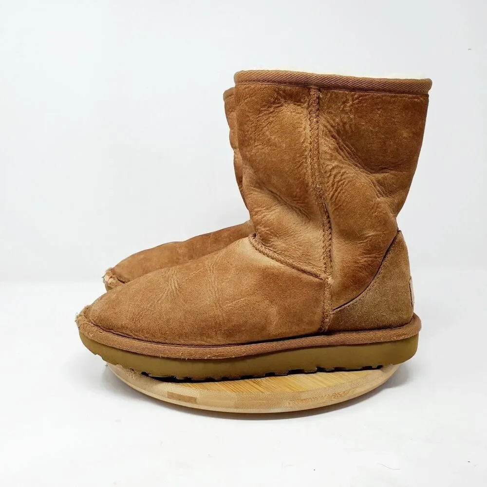 UGG‎ Classic Short II Boots Women 6 Brown Suede Shearling Lined Shoes Distressed